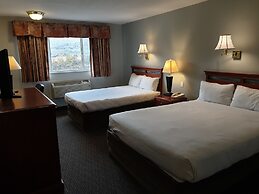 Riverland Inn & Suites