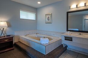 Riverland Inn & Suites