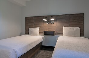 Riverland Inn & Suites