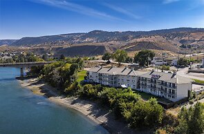 Riverland Inn & Suites