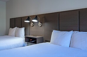 Riverland Inn & Suites