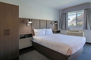 Riverland Inn & Suites