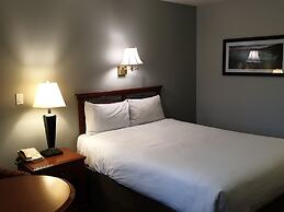 Riverland Inn & Suites