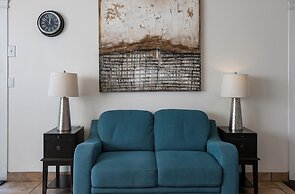 Riverland Inn & Suites