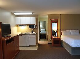 Riverland Inn & Suites