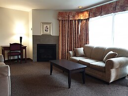 Riverland Inn & Suites