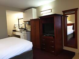 Riverland Inn & Suites