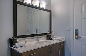 Riverland Inn & Suites