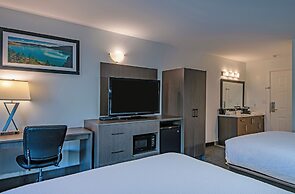 Riverland Inn & Suites