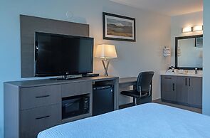 Riverland Inn & Suites