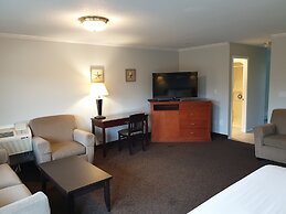 Riverland Inn & Suites