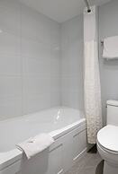 Riverland Inn & Suites