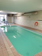 Riverland Inn & Suites