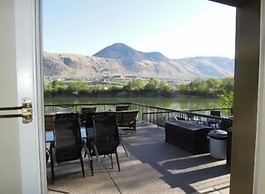 Riverland Inn & Suites