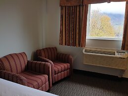 Riverland Inn & Suites