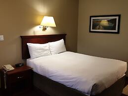 Riverland Inn & Suites