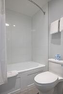 Riverland Inn & Suites