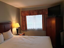 Riverland Inn & Suites