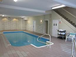 Riverland Inn & Suites