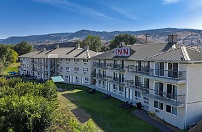 Riverland Inn & Suites