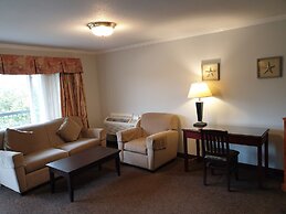 Riverland Inn & Suites