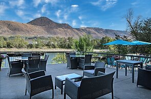 Riverland Inn & Suites