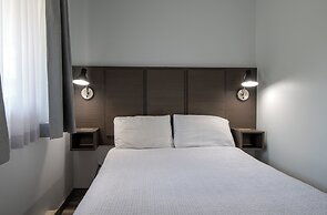 Riverland Inn & Suites