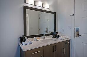 Riverland Inn & Suites