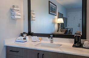 Riverland Inn & Suites