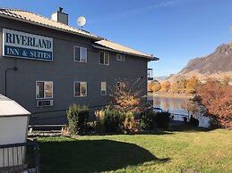 Riverland Inn & Suites