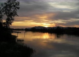 Riverland Inn & Suites