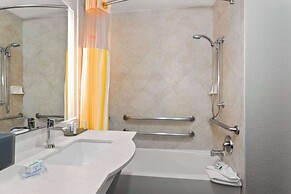 La Quinta Inn & Suites by Wyndham Ft. Pierce