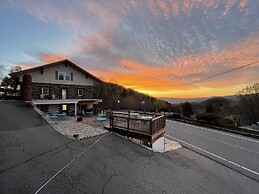 Skyline Village Inn