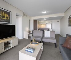 Oaks Brisbane Aurora Suites