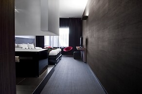 Carbon Hotel - Different Hotels