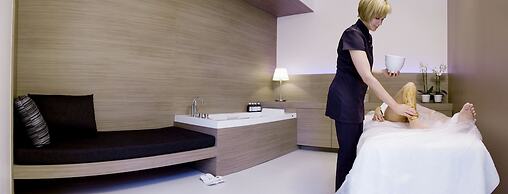 Carbon Hotel - Different Hotels