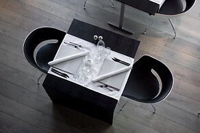 Carbon Hotel - Different Hotels