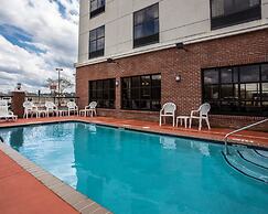 Comfort Inn & Suites Lumberton Central I-95