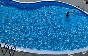 R Nite Star Inn & Suite