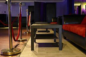 R Nite Star Inn & Suite