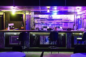 R Nite Star Inn & Suite