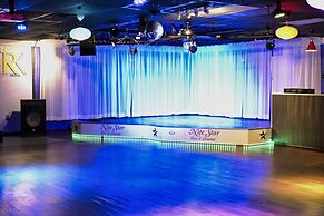 R Nite Star Inn & Suite