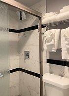 R Nite Star Inn & Suite