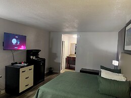 R Nite Star Inn & Suite