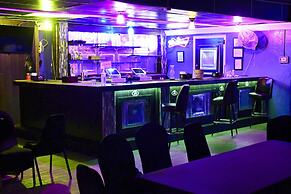 R Nite Star Inn & Suite