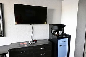 R Nite Star Inn & Suite