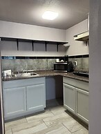 R Nite Star Inn & Suite