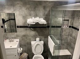 R Nite Star Inn & Suite