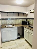 R Nite Star Inn & Suite