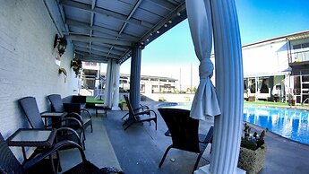 R Nite Star Inn & Suite